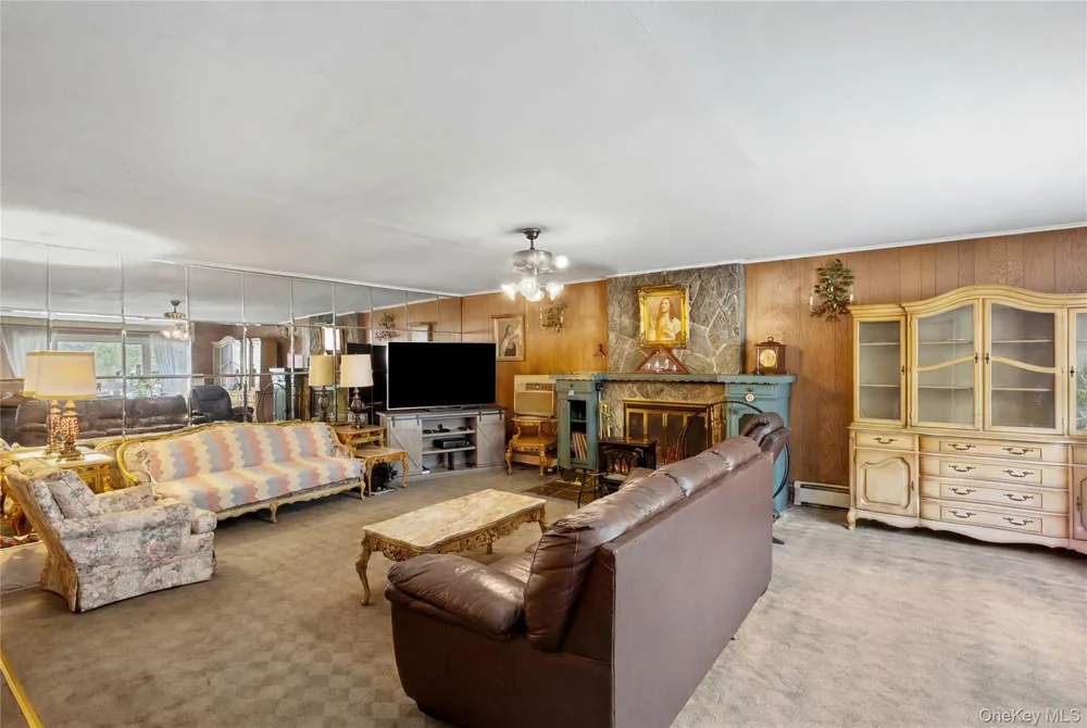 184 Roosevelt Boulevard Hauppauge, NY 11788