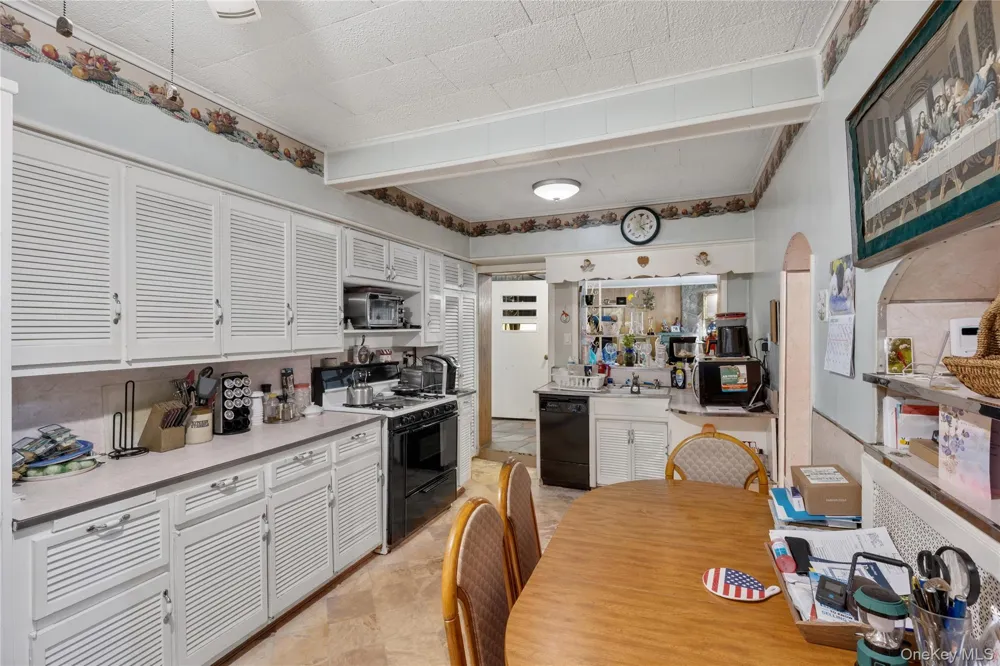 184 Roosevelt Boulevard Hauppauge, NY 11788