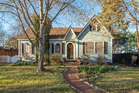 113 E Poplar Street