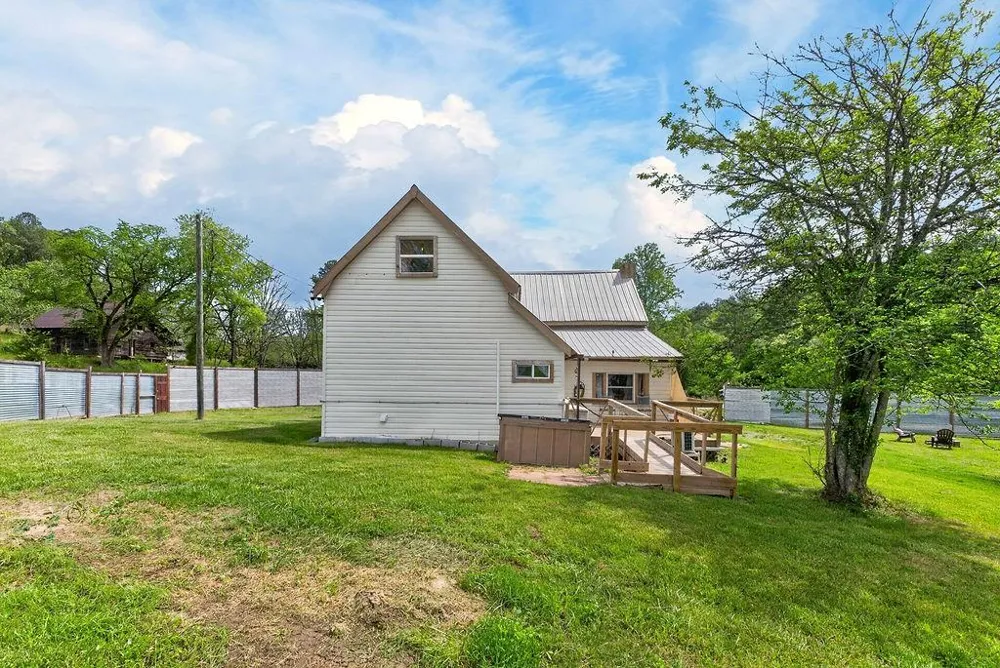 2731 Tate Road Blairsville, GA 30512