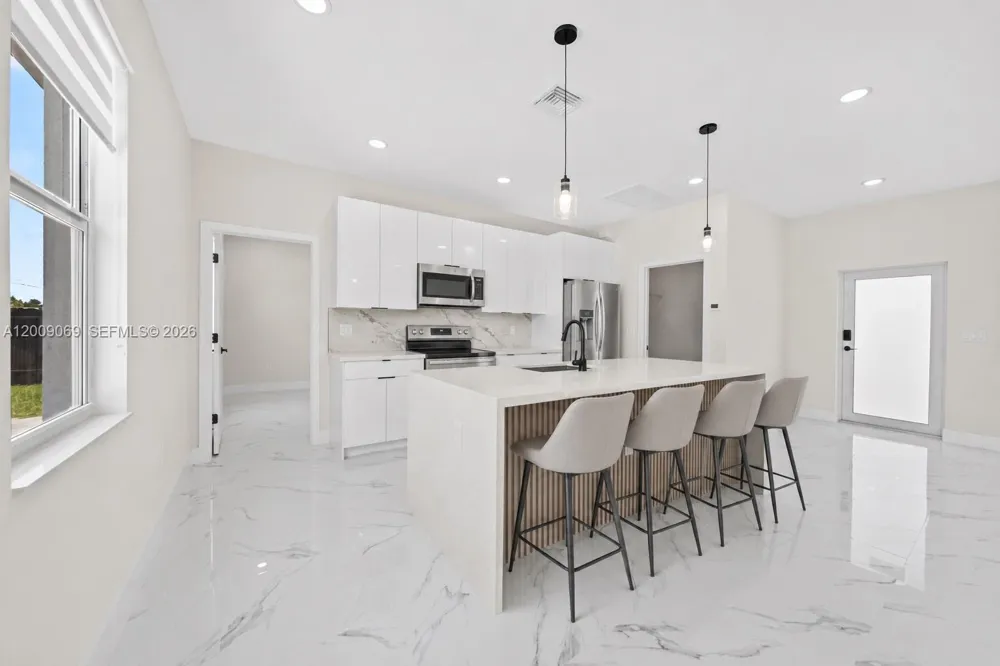 103 Diplomat Pkwy E Cape Coral, FL 33909