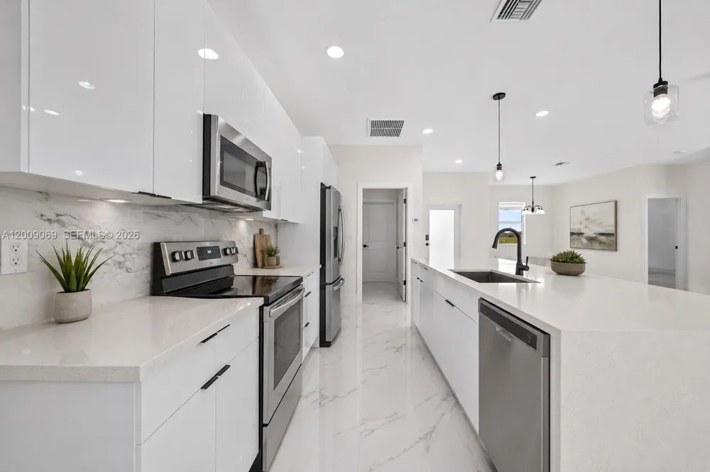 103 Diplomat Pkwy E Cape Coral, FL 33909