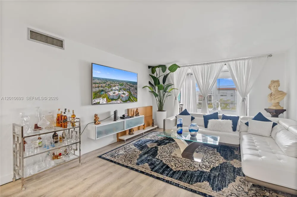 2850 Somerset Dr #410L Lauderdale Lakes, FL 33311