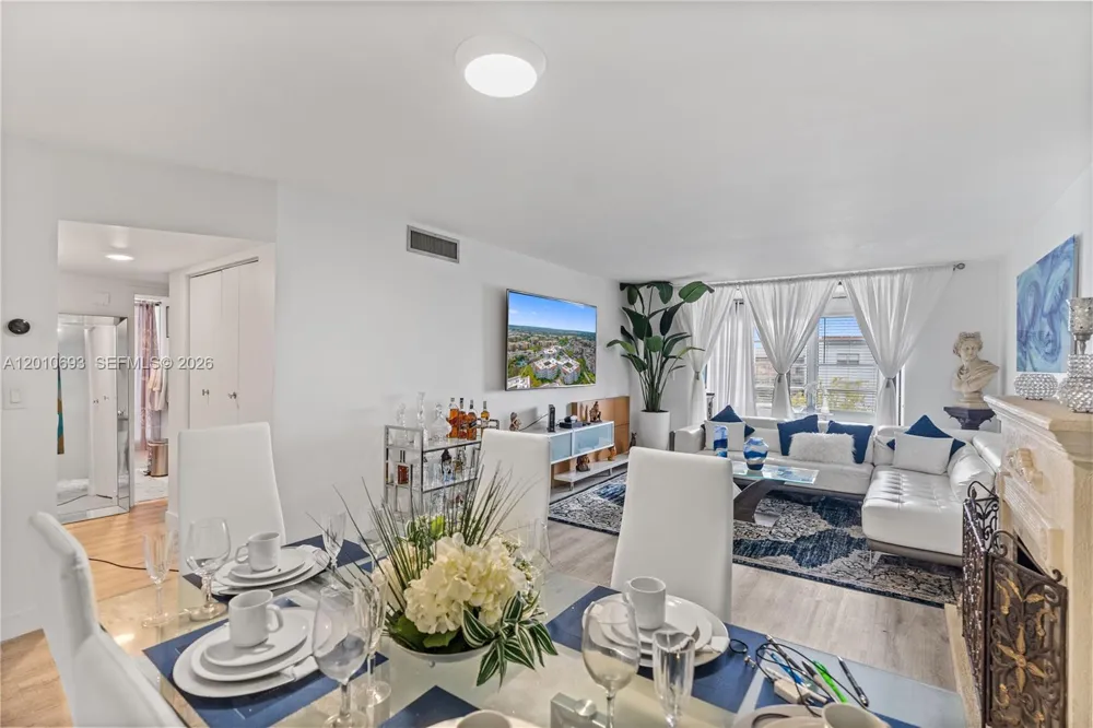 2850 Somerset Dr #410L Lauderdale Lakes, FL 33311