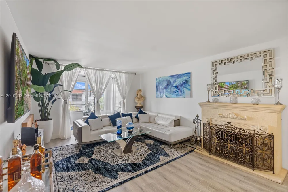 2850 Somerset Dr #410L Lauderdale Lakes, FL 33311
