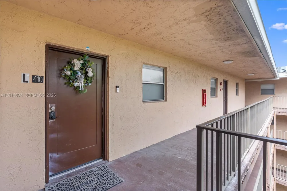 2850 Somerset Dr #410L Lauderdale Lakes, FL 33311