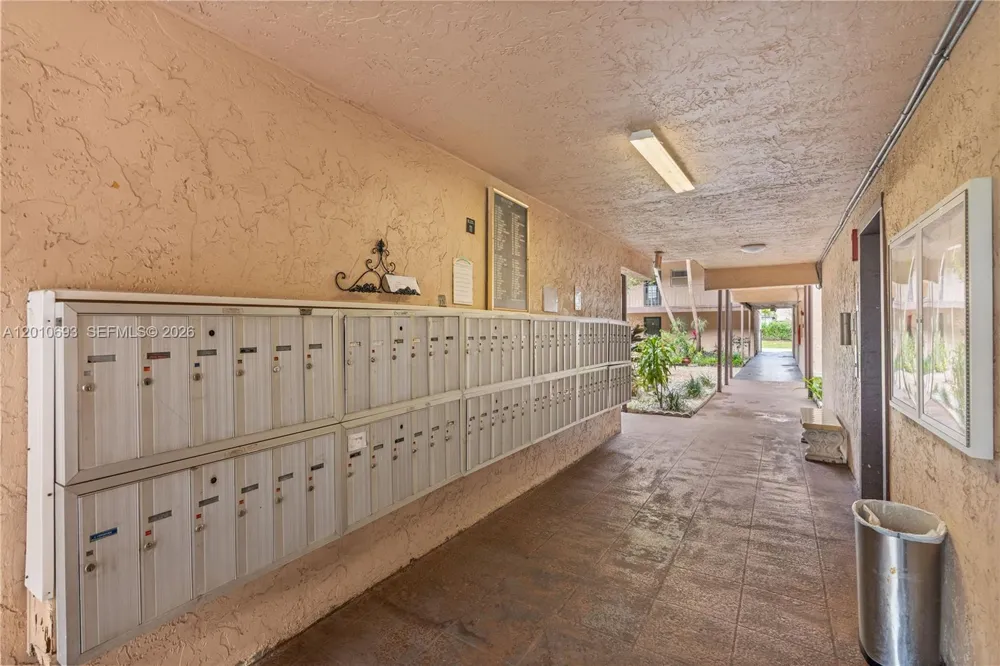 2850 Somerset Dr #410L Lauderdale Lakes, FL 33311