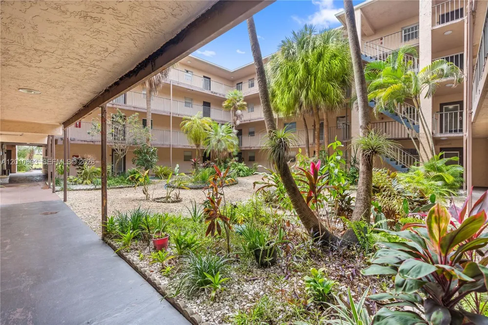 2850 Somerset Dr #410L Lauderdale Lakes, FL 33311