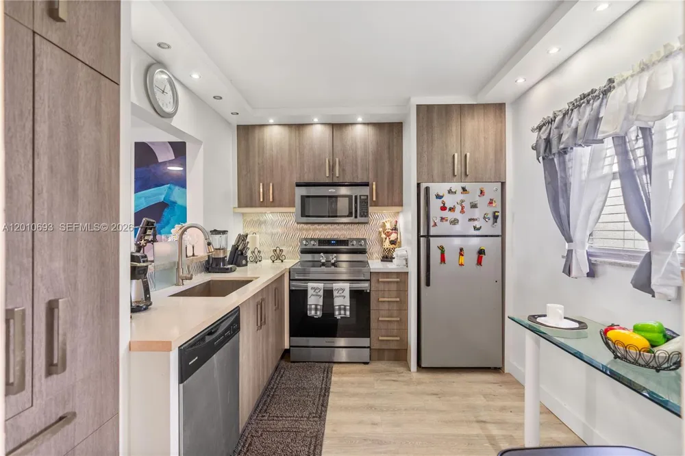 2850 Somerset Dr #410L Lauderdale Lakes, FL 33311