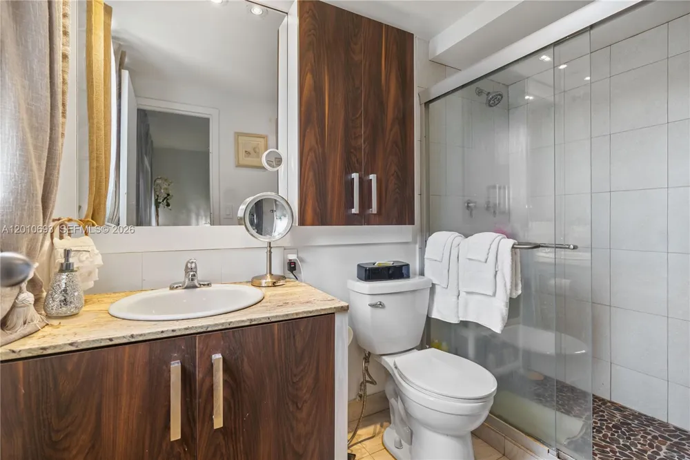 2850 Somerset Dr #410L Lauderdale Lakes, FL 33311