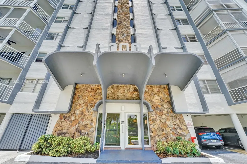 300 Diplomat Pkwy #204 Hallandale Beach, FL 33009