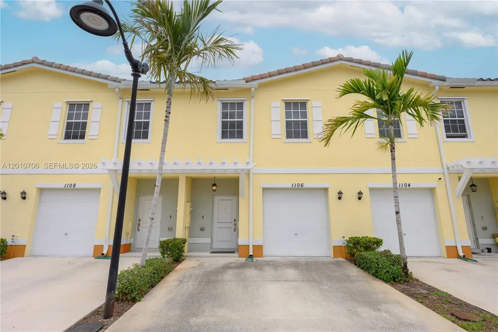 1106 NW 40th Ter Lauderhill, FL 33313