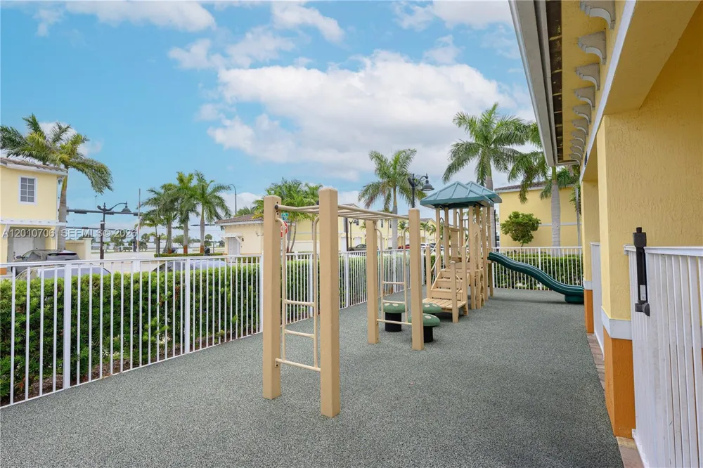 1106 NW 40th Ter Lauderhill, FL 33313