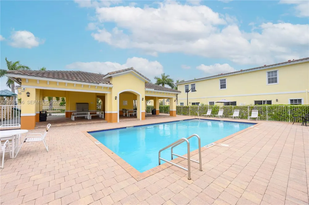 1106 NW 40th Ter Lauderhill, FL 33313