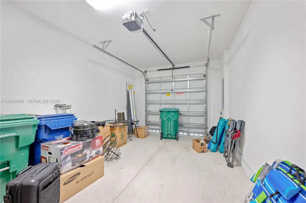 1106 NW 40th Ter Lauderhill, FL 33313