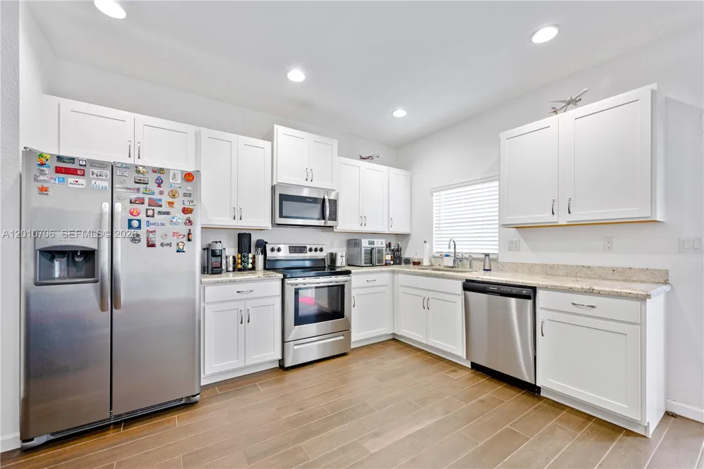 1106 NW 40th Ter Lauderhill, FL 33313