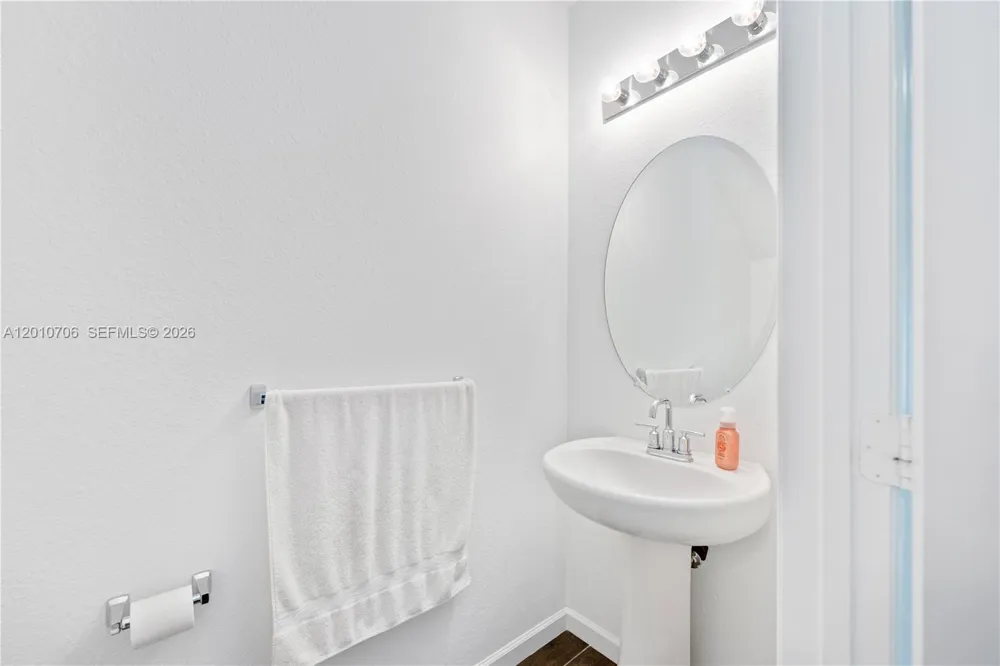 1106 NW 40th Ter Lauderhill, FL 33313