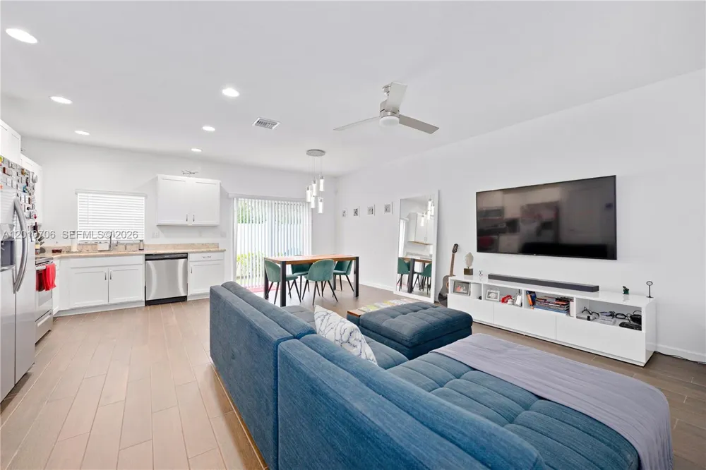 1106 NW 40th Ter Lauderhill, FL 33313