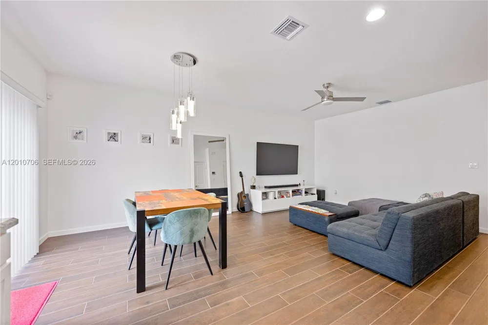 1106 NW 40th Ter Lauderhill, FL 33313