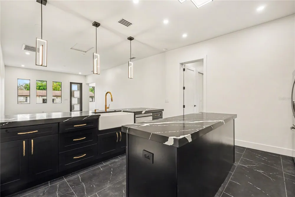 105 GARLAND AVENUE Seffner, FL 33584