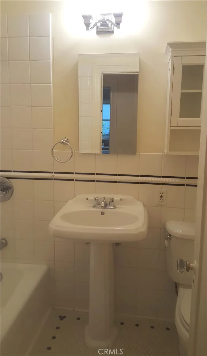 3409 E 2nd Long Beach, CA 90803