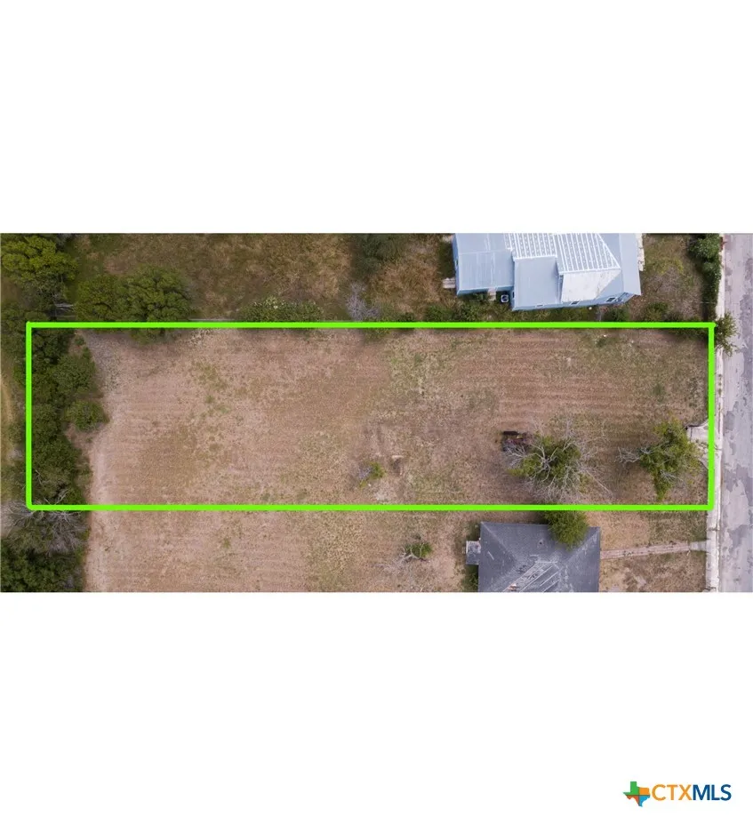 7 W Seideman Street Seguin, TX 78155