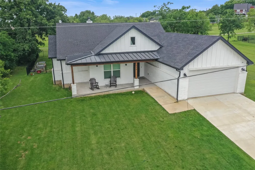 230 Driftwood Court Runaway Bay, TX 76426