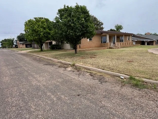 901 E Burnside Street Rotan, TX 79546
