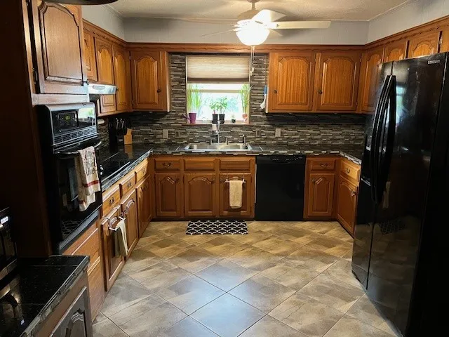 901 E Burnside Street Rotan, TX 79546