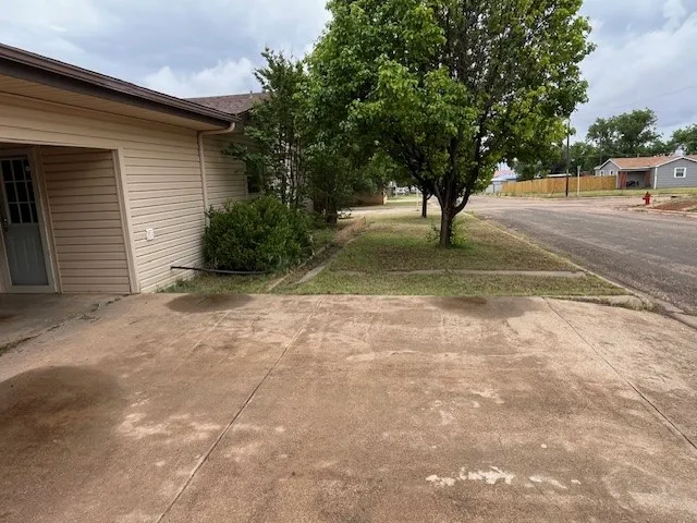 901 E Burnside Street Rotan, TX 79546