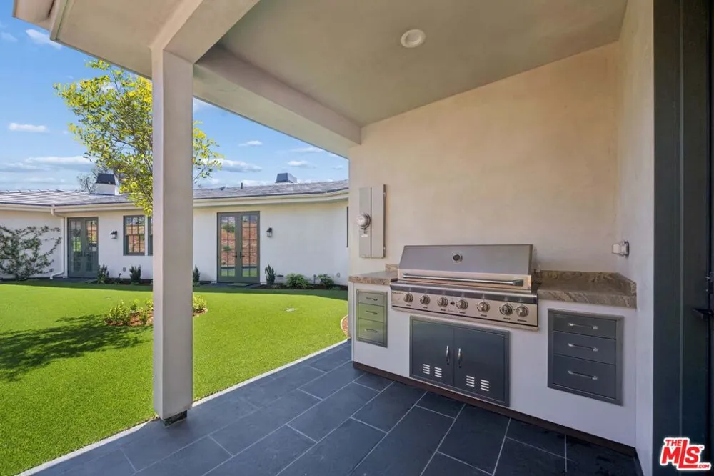 15201 Mc Kendree Avenue Pacific Palisades, CA 90272