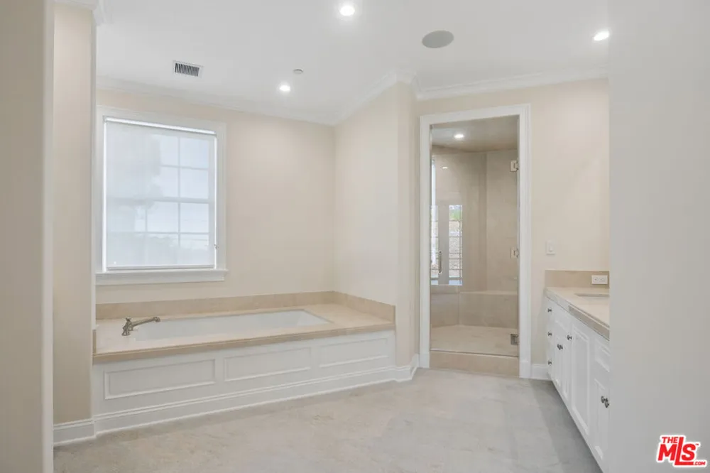 15201 Mc Kendree Avenue Pacific Palisades, CA 90272