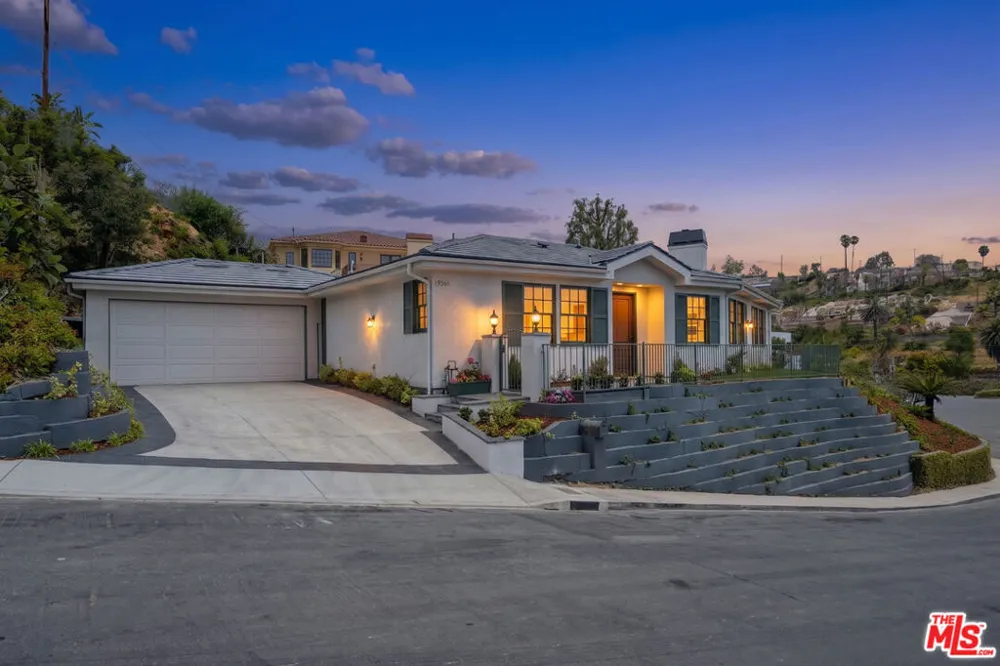 15201 Mc Kendree Avenue Pacific Palisades, CA 90272