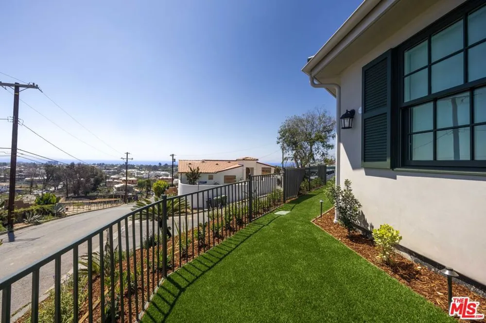 15201 Mc Kendree Avenue Pacific Palisades, CA 90272
