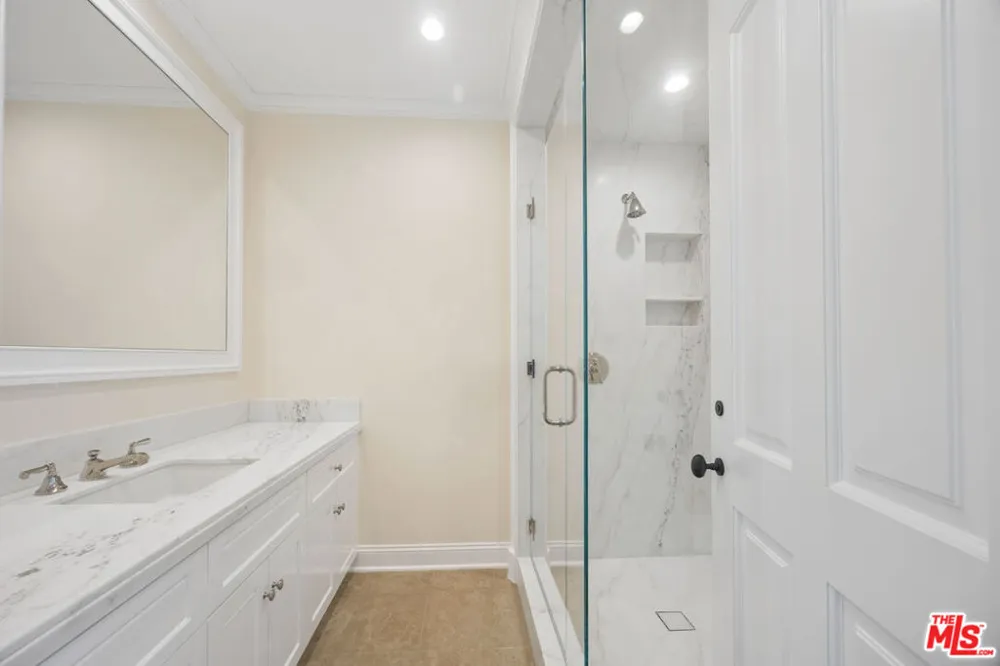 15201 Mc Kendree Avenue Pacific Palisades, CA 90272