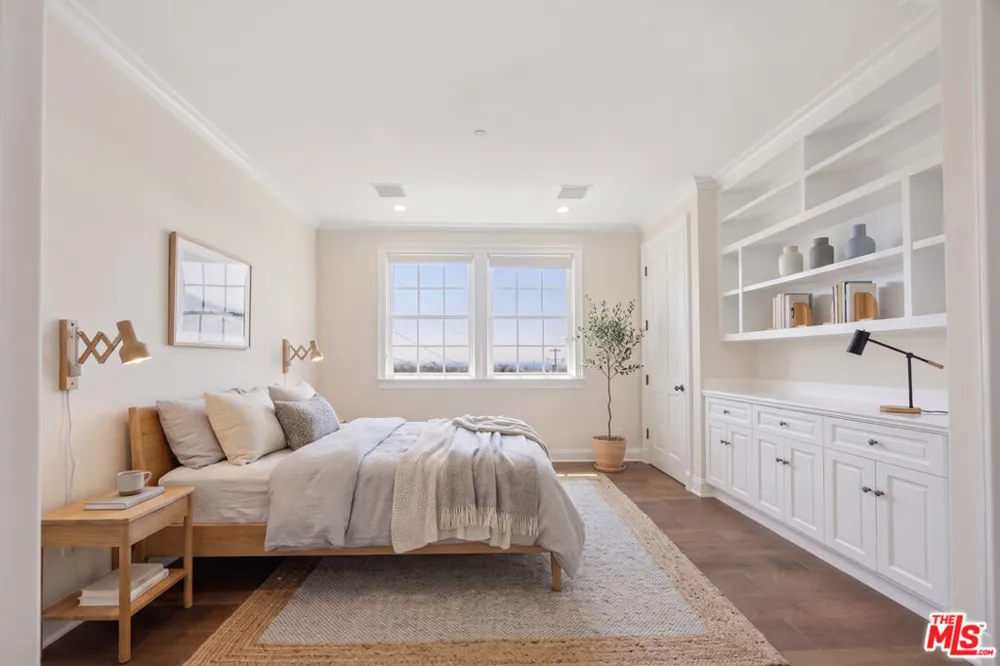 15201 Mc Kendree Avenue Pacific Palisades, CA 90272
