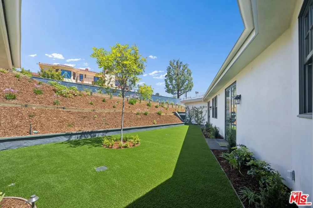 15201 Mc Kendree Avenue Pacific Palisades, CA 90272