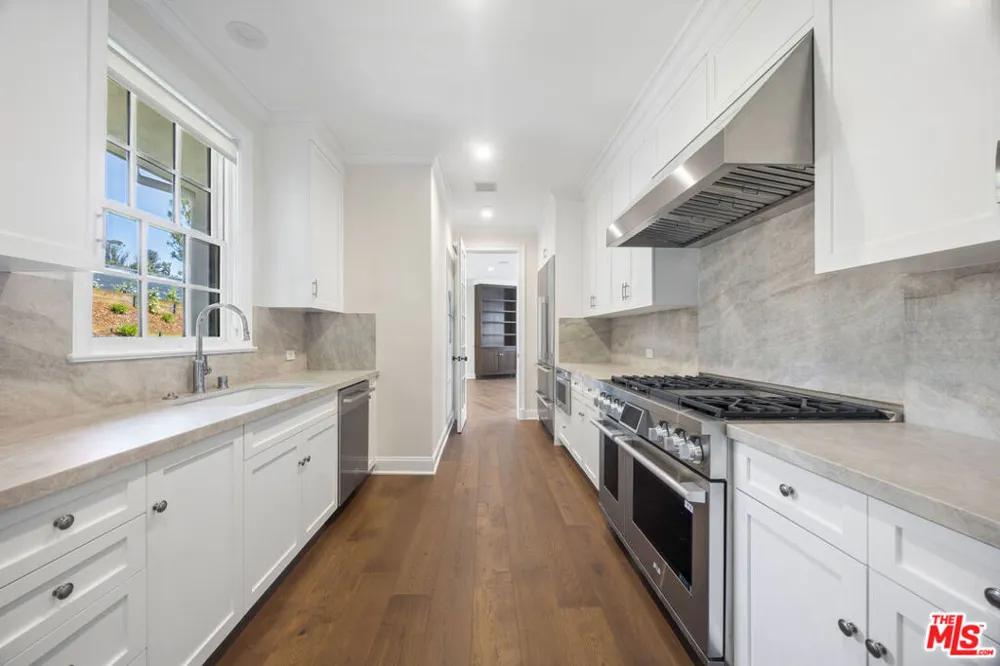 15201 Mc Kendree Avenue Pacific Palisades, CA 90272
