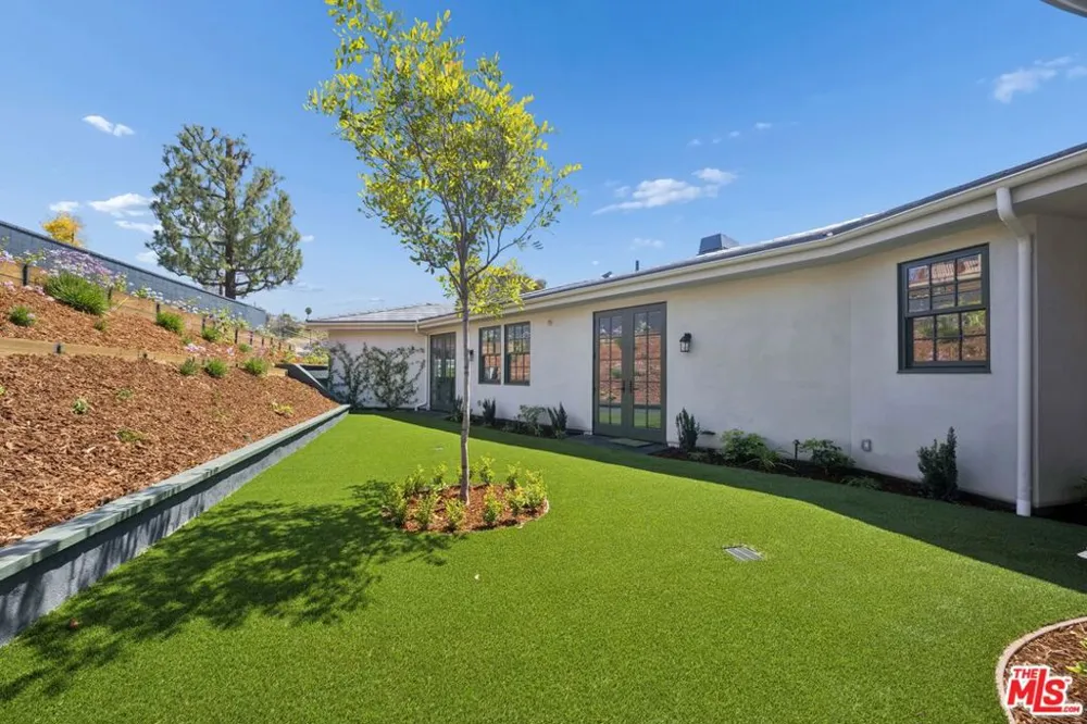 15201 Mc Kendree Avenue Pacific Palisades, CA 90272