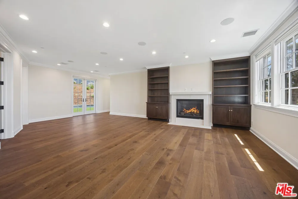 15201 Mc Kendree Avenue Pacific Palisades, CA 90272