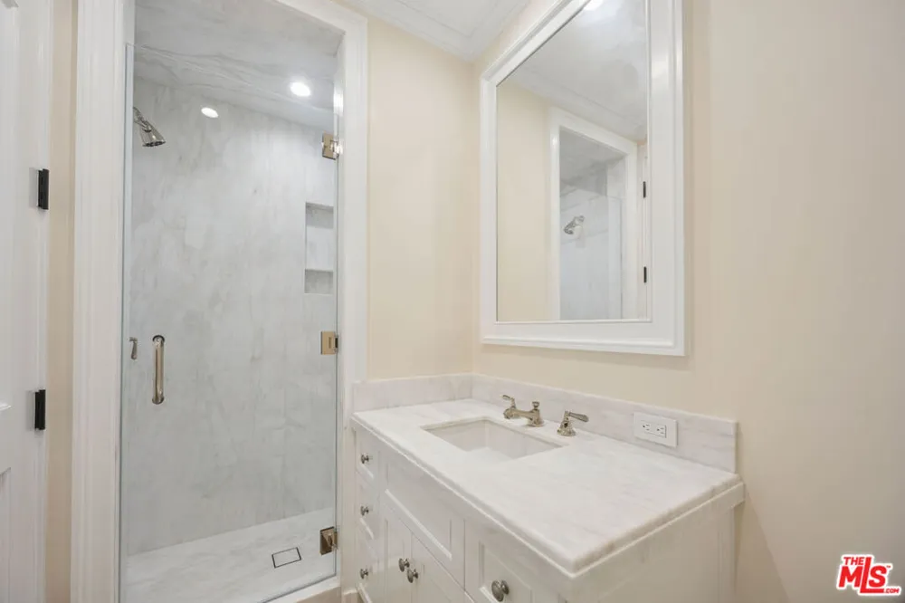 15201 Mc Kendree Avenue Pacific Palisades, CA 90272