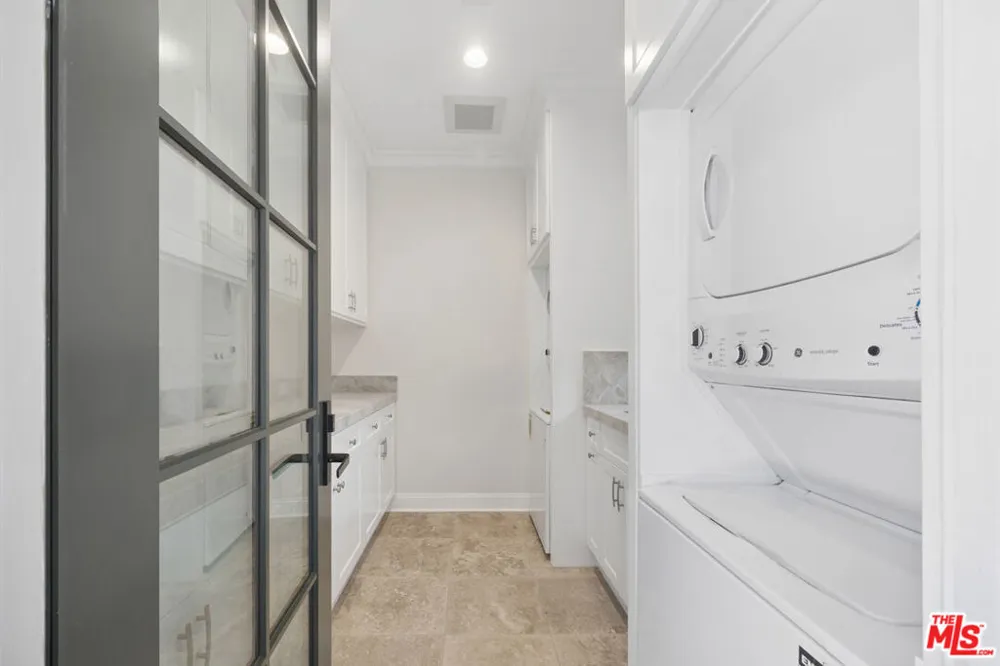 15201 Mc Kendree Avenue Pacific Palisades, CA 90272