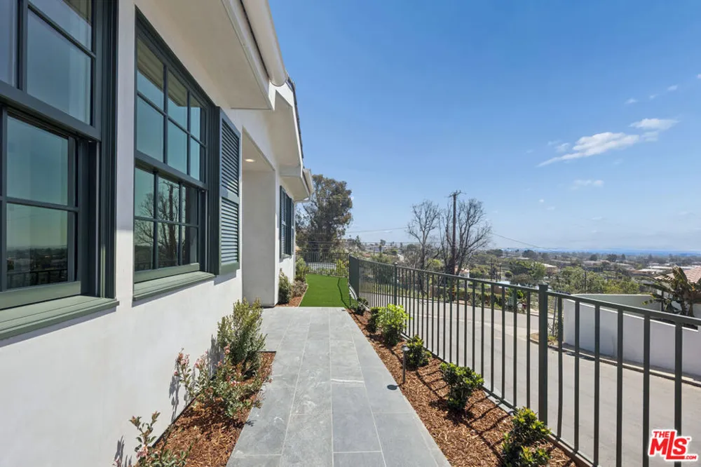 15201 Mc Kendree Avenue Pacific Palisades, CA 90272