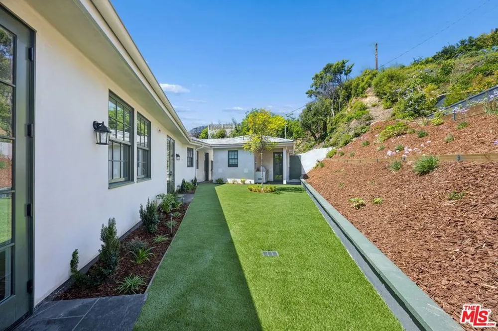 15201 Mc Kendree Avenue Pacific Palisades, CA 90272