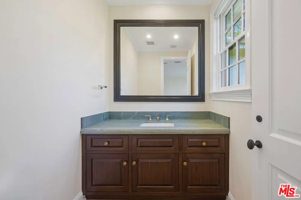 15201 Mc Kendree Avenue Pacific Palisades, CA 90272