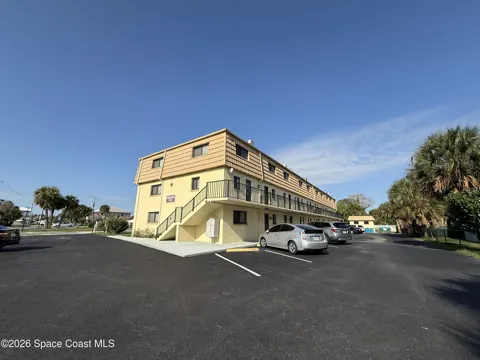 7101 Ridgewood Avenue #209