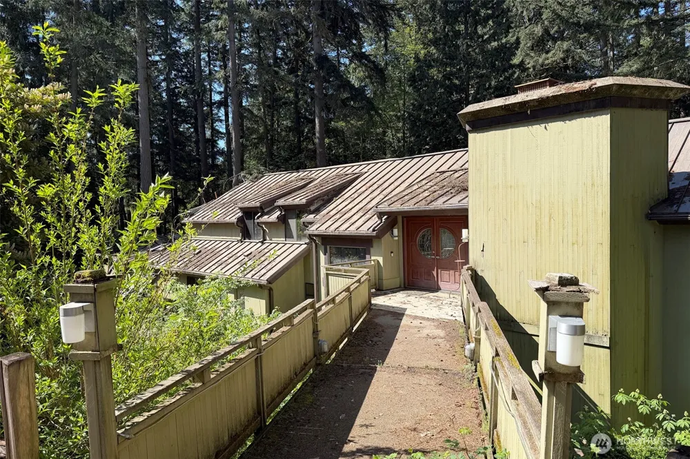 3815 131st Avenue NE Bellevue, WA 98005