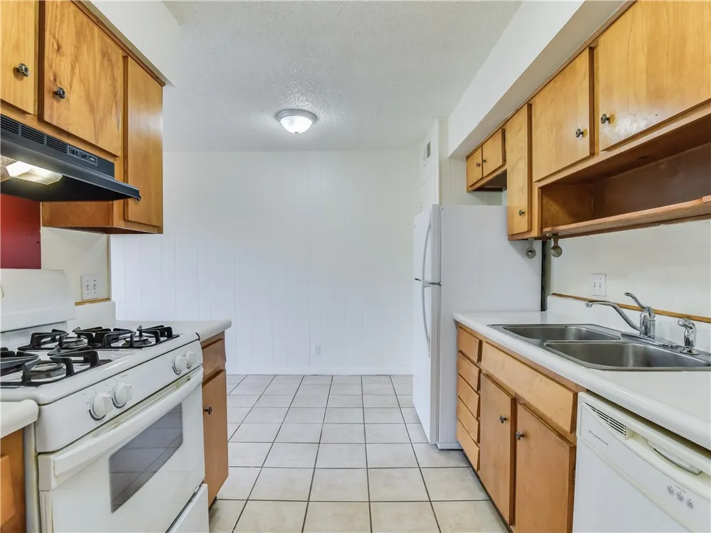 2804 Westhill Drive #104 Austin, TX 78704
