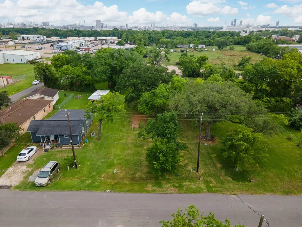 507 Cemetery Street Clute, TX 77531