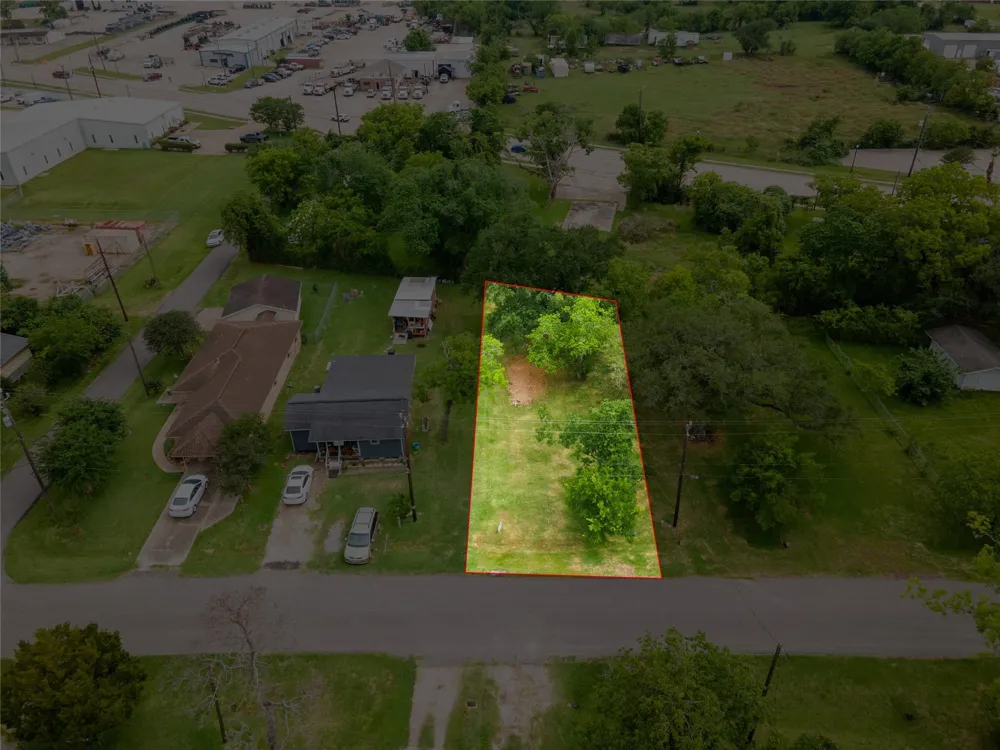 507 Cemetery Street Clute, TX 77531